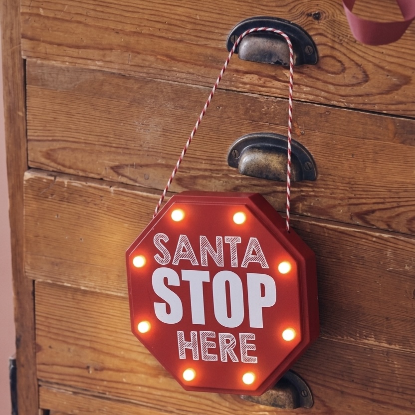 Pakabinama šventinė dekoracija "Santa Stop Here" - Image 2