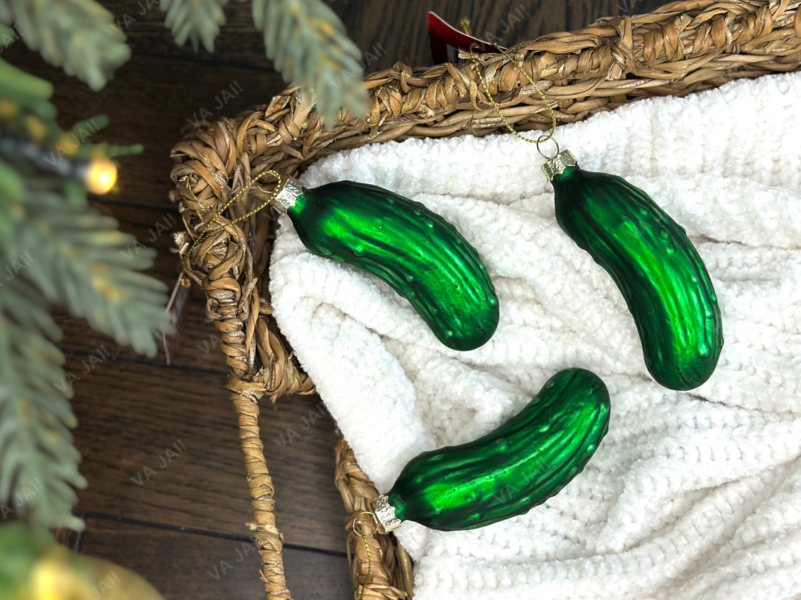 Stiklinis eglutės žaisliukas „Agurkėlis“ - Image 2