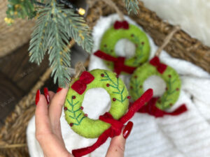 Veltinis eglutės žaisliukas „Vainikas“