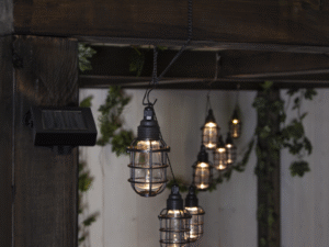 Terasinės lemputės su saulės baterija „Cage“