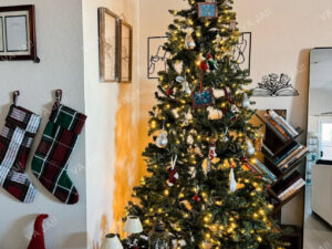 Dirbtinė eglutė „Dolstor“ 210cm