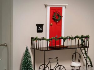 Kalėdinio elfo medinės durelės su aksesuarais „City“