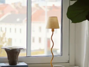 Globen Lightning stalinis šviestuvas „Twist“