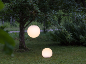 Dekoratyvinis sodo šviestuvas su saulės baterija „Globy“