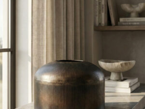 Rankų darbo metalinė vaza „Tijo“