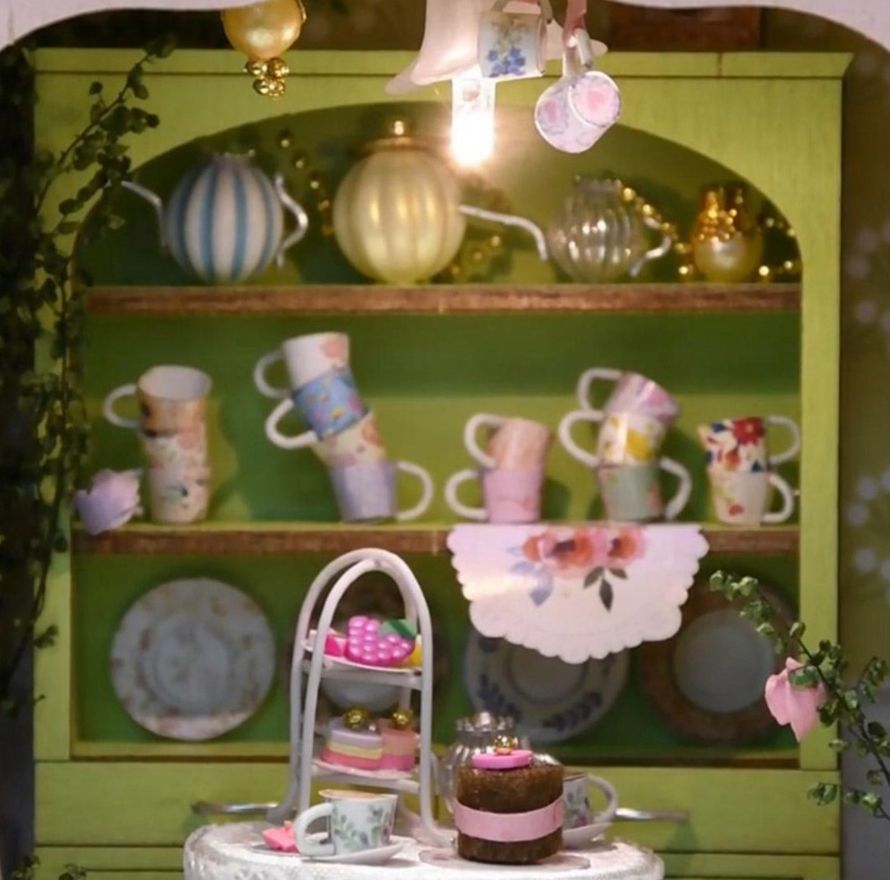 Rankdarbių rinkinys „Tea Room“ - Image 6