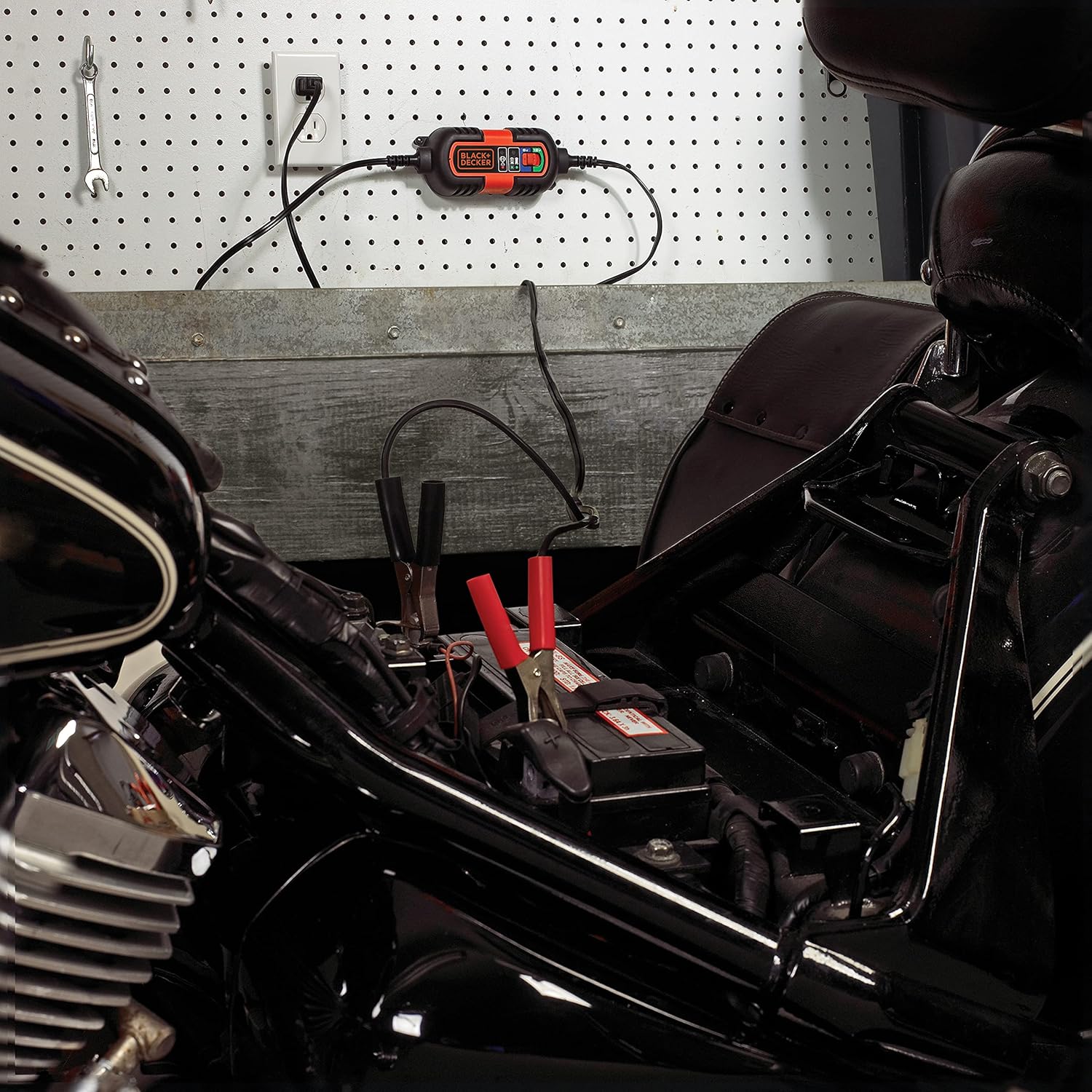 Black + Decker akumuliatoriaus pakrovėjas - Image 2