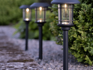 Dekoratyvinių šviestuvų komplektas su saulės baterijomis „Fride“