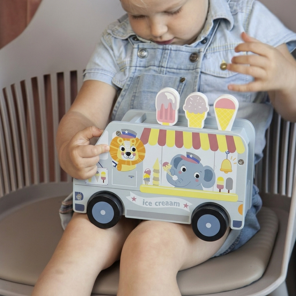 Medinis automobilis su aksesuarais „Ice Cream Truck“