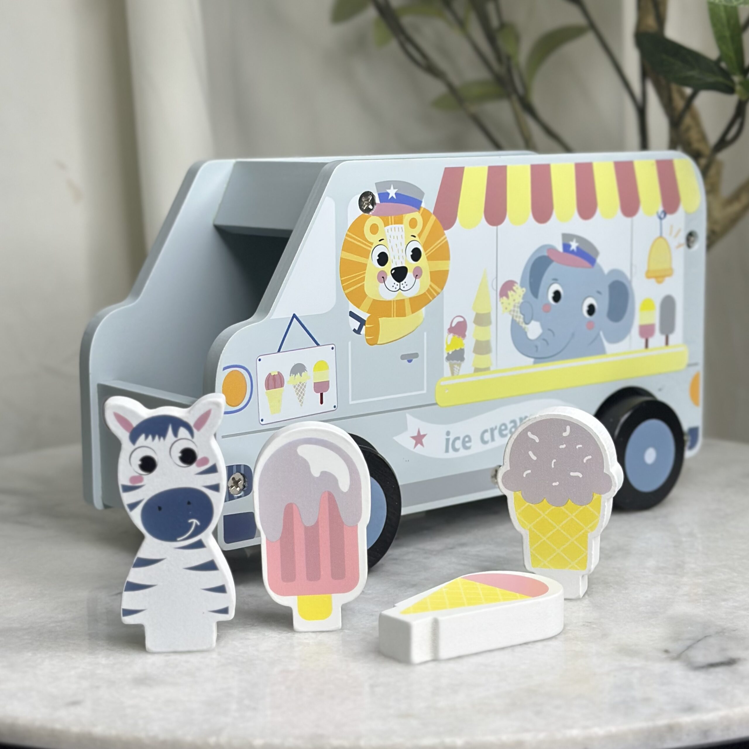 Medinis automobilis su aksesuarais „Ice Cream Truck“ - Image 3