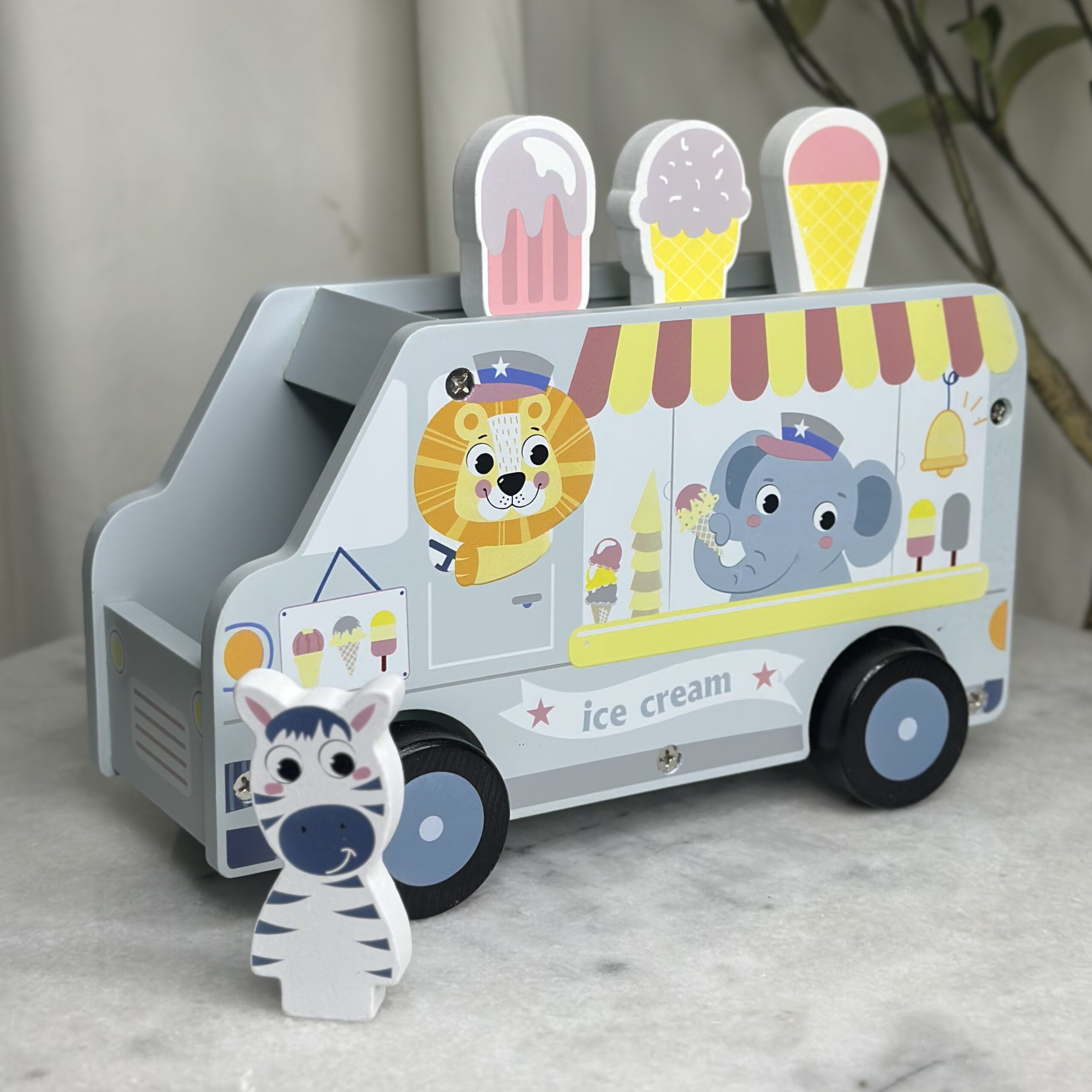 Medinis automobilis su aksesuarais „Ice Cream Truck“ - Image 5