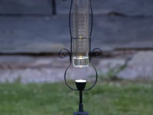 LED saulės žibintas su lietaus matuokliu „Pluvio“