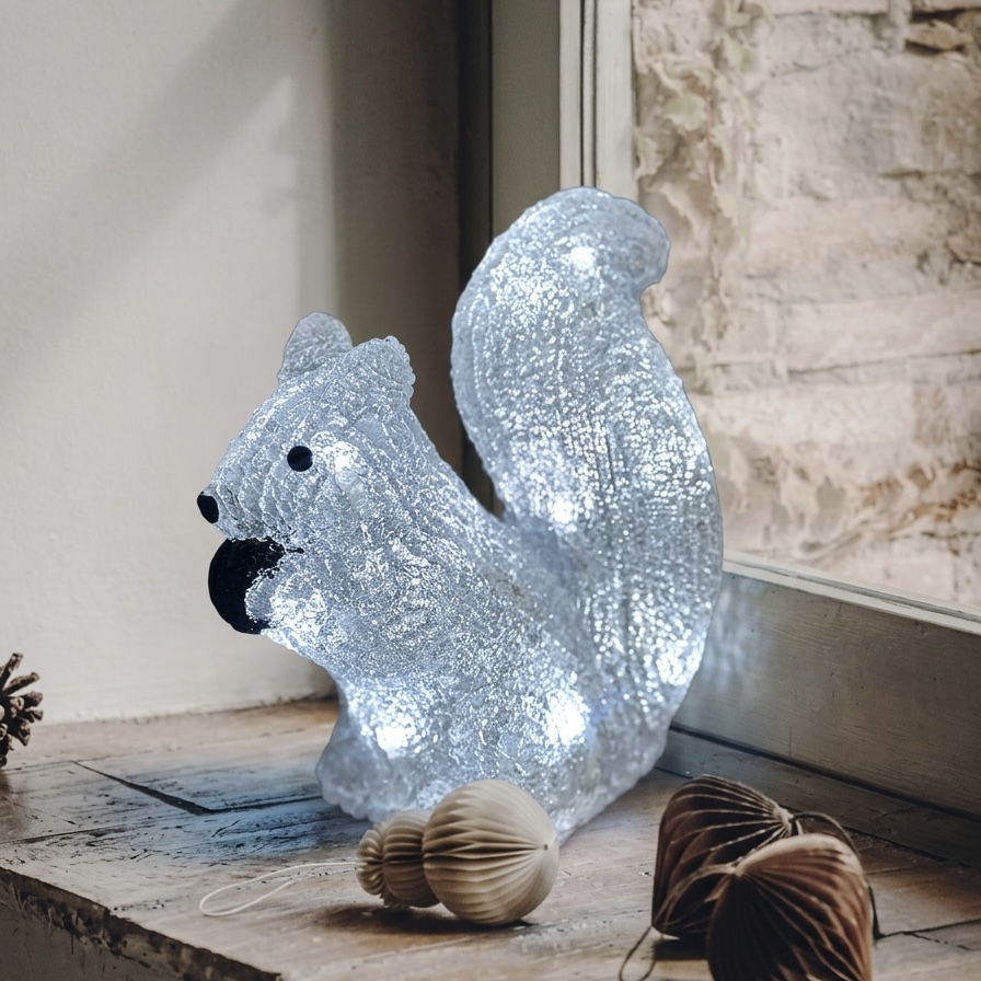 Akrilinė LED dekoracija „Cozy Squirrel“ - Image 2