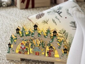 Kalėdinė medinė dekoracija „Santa City“