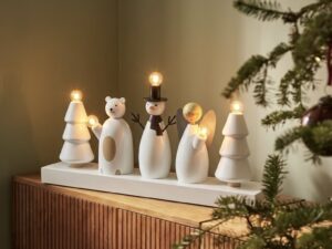 Medinė LED žvakidė „Snowy Forest“